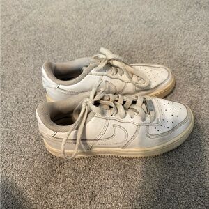 White Nike Sneakers with yellow soles youth size 4